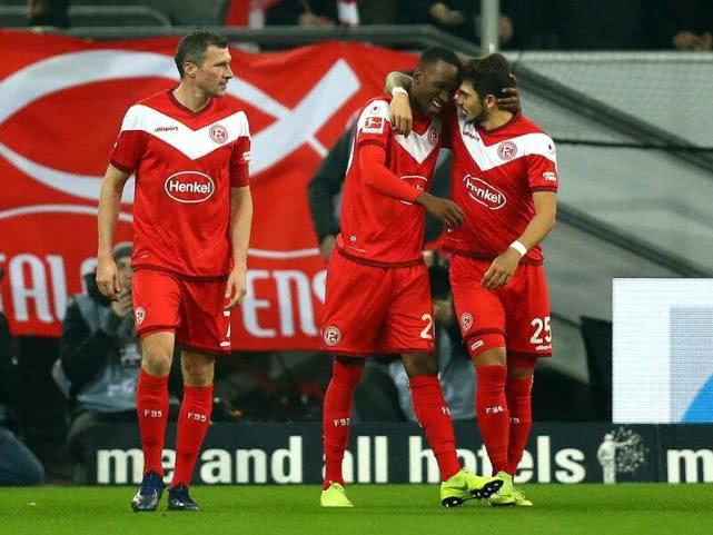  拜仁联赛十连胜，提前锁定德甲半程冠军  